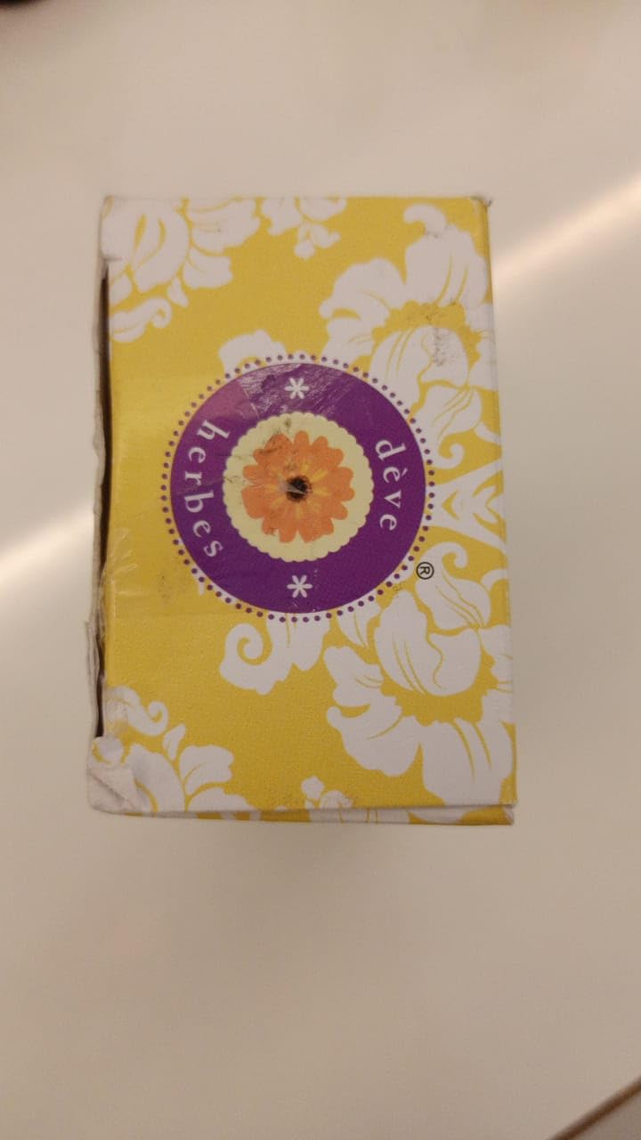 secure cap detail on Styrax essential oil for travel-ready use