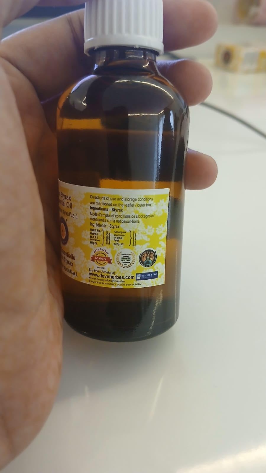 amber glass packaging of dève herbes Styrax essential oil