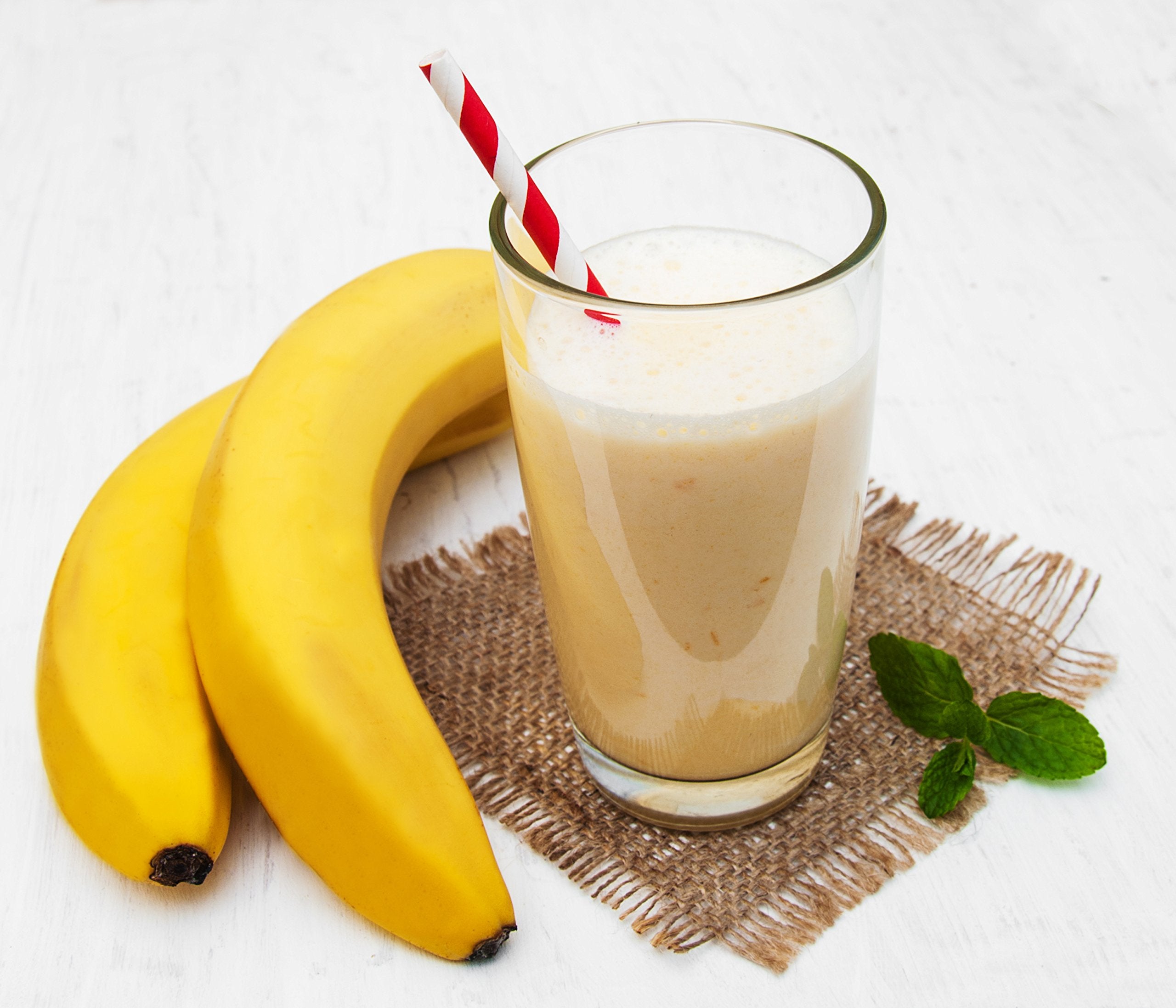 Divine Organics Maca Powder with smoothie demonstrates energy-boosting potential in workouts.