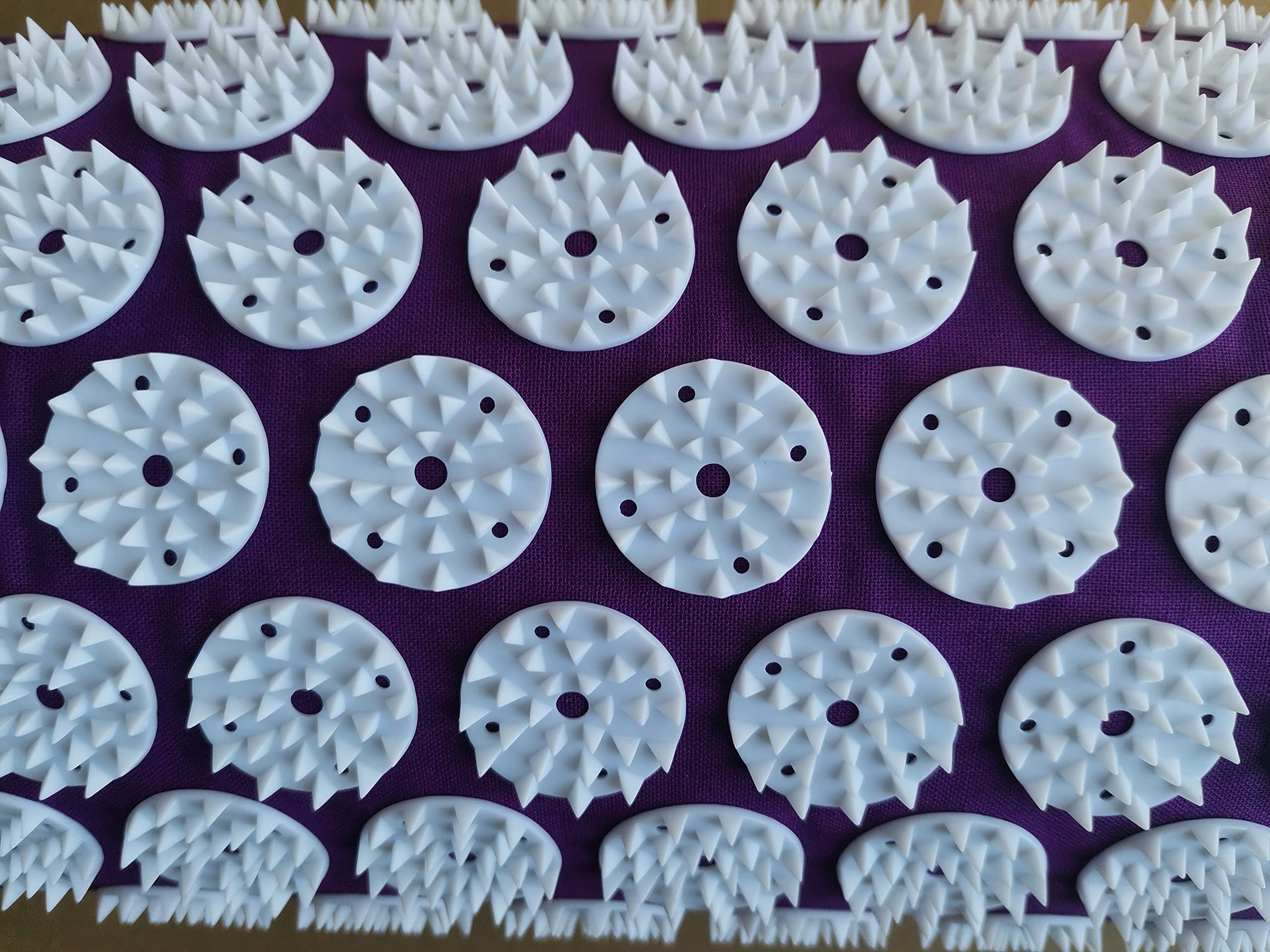 DoroSun lightweight-design pillow weighs about 8.5 ounces for easy handling.