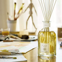 Rich sandalwood and vanilla notes enhance Ambra fragrance
