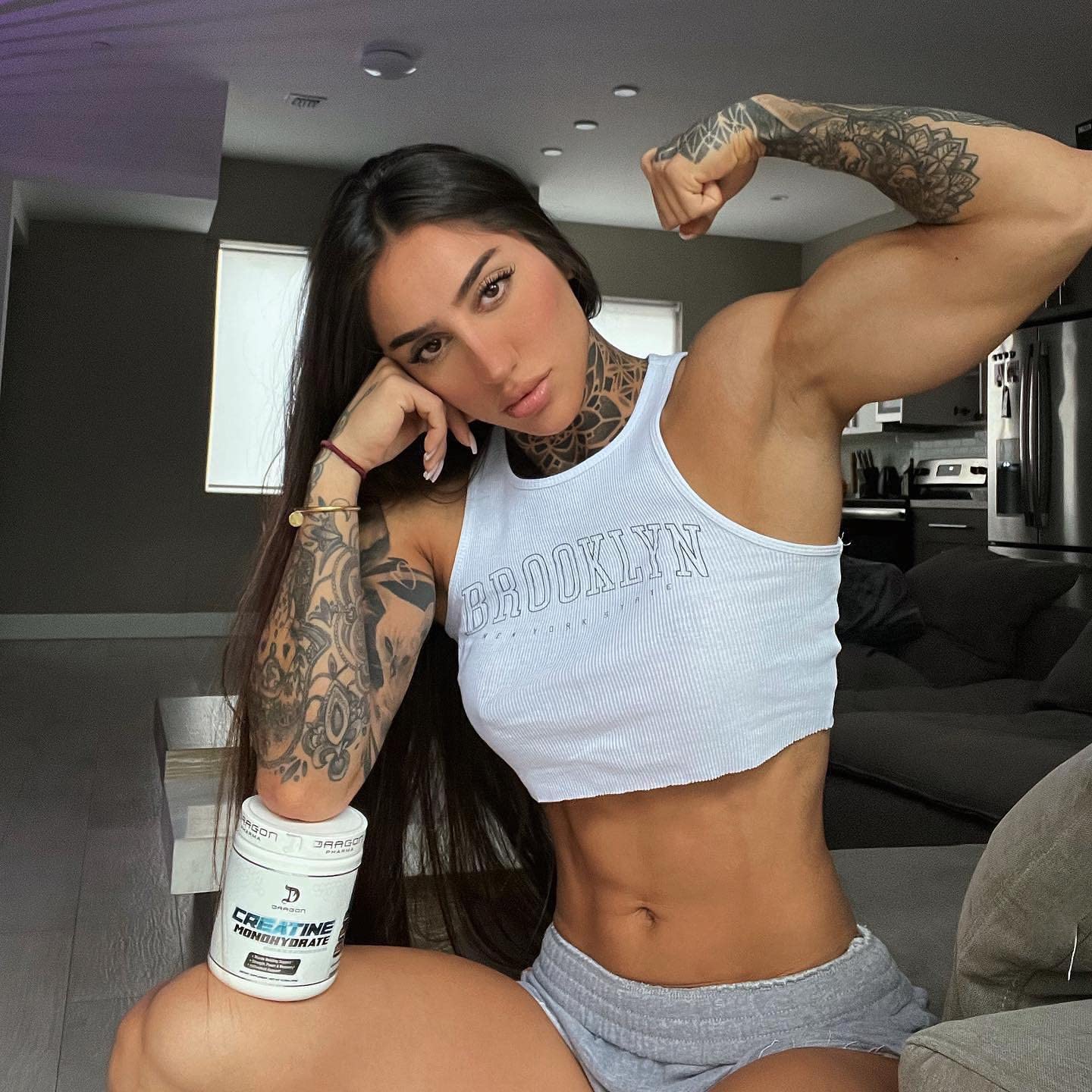 DRAGON PHARMA Creatine Monohydrate glass of water demonstrates hydration.