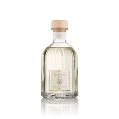 DrVranjes Aria bottle with reeds releasing a balanced home fragrance.