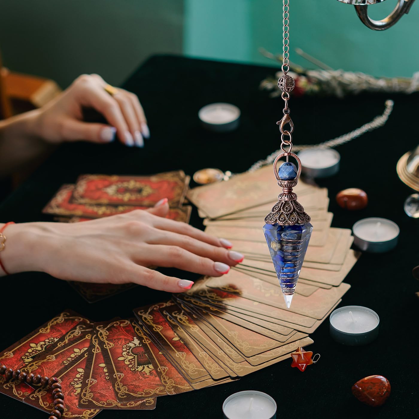 DUQGUHO detachable-chain design allows easy customization.