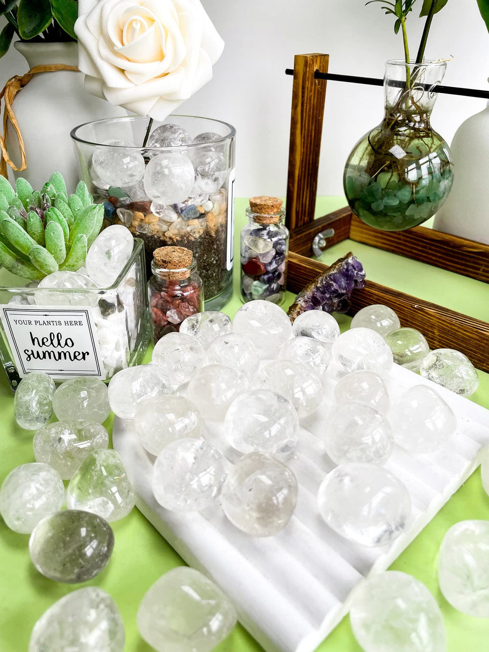 DUQGUHO irregular polished quartz stones shimmer in sunlight for decor