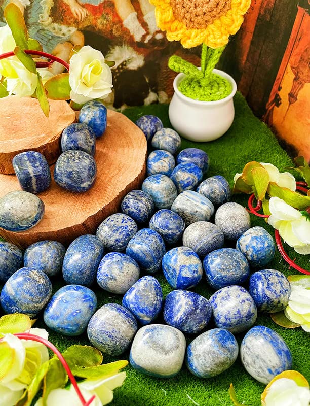 DUQGUHO close-up of blue flecks on lapis lazuli for craft inspiration