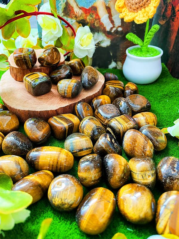 DUQGUHO Polished tumbled stones in hand, perfect for stress-relief mindful moments.