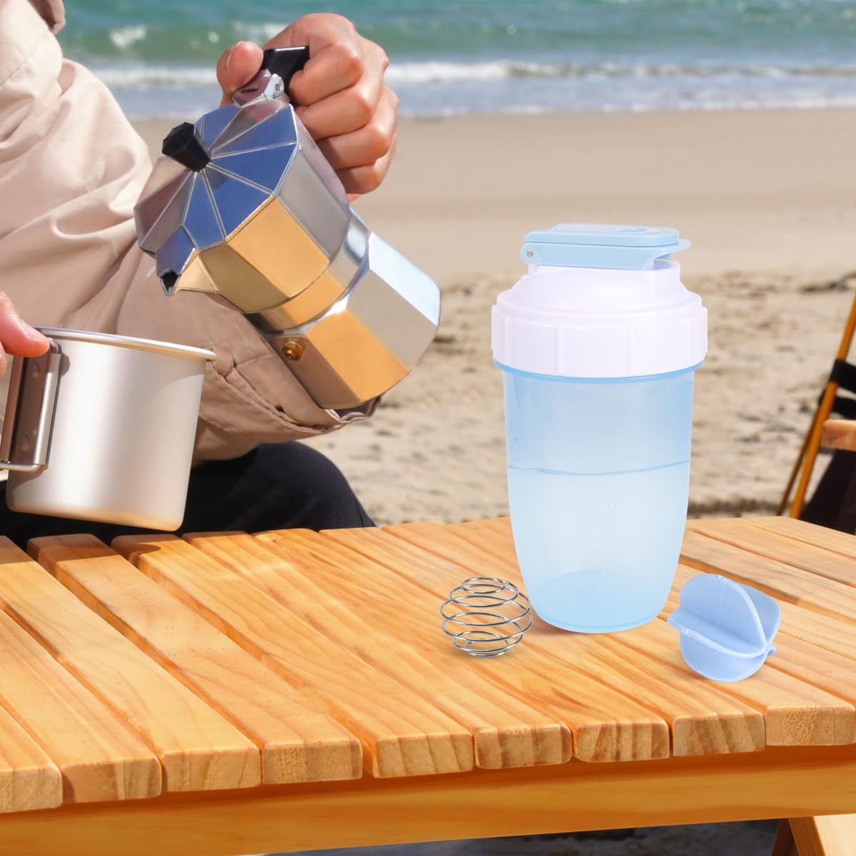 D.Y.A leak-proof lid and flip-cap prevent spills during workouts