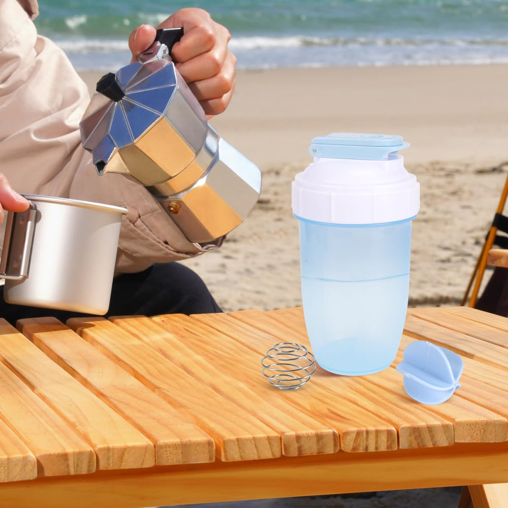 D.Y.A leak-proof lid and flip-cap prevent spills during workouts
