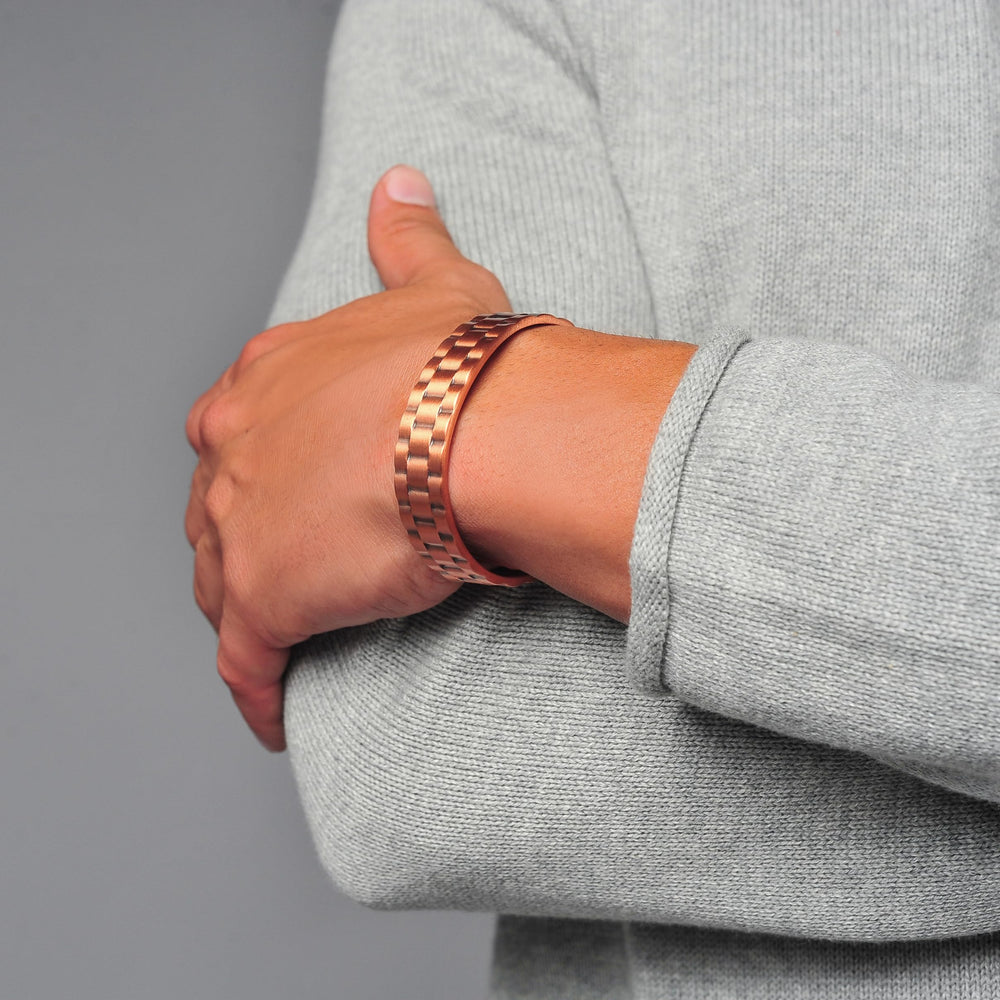 Earth Therapy cuff neodymium magnets array reinforces the wrist field