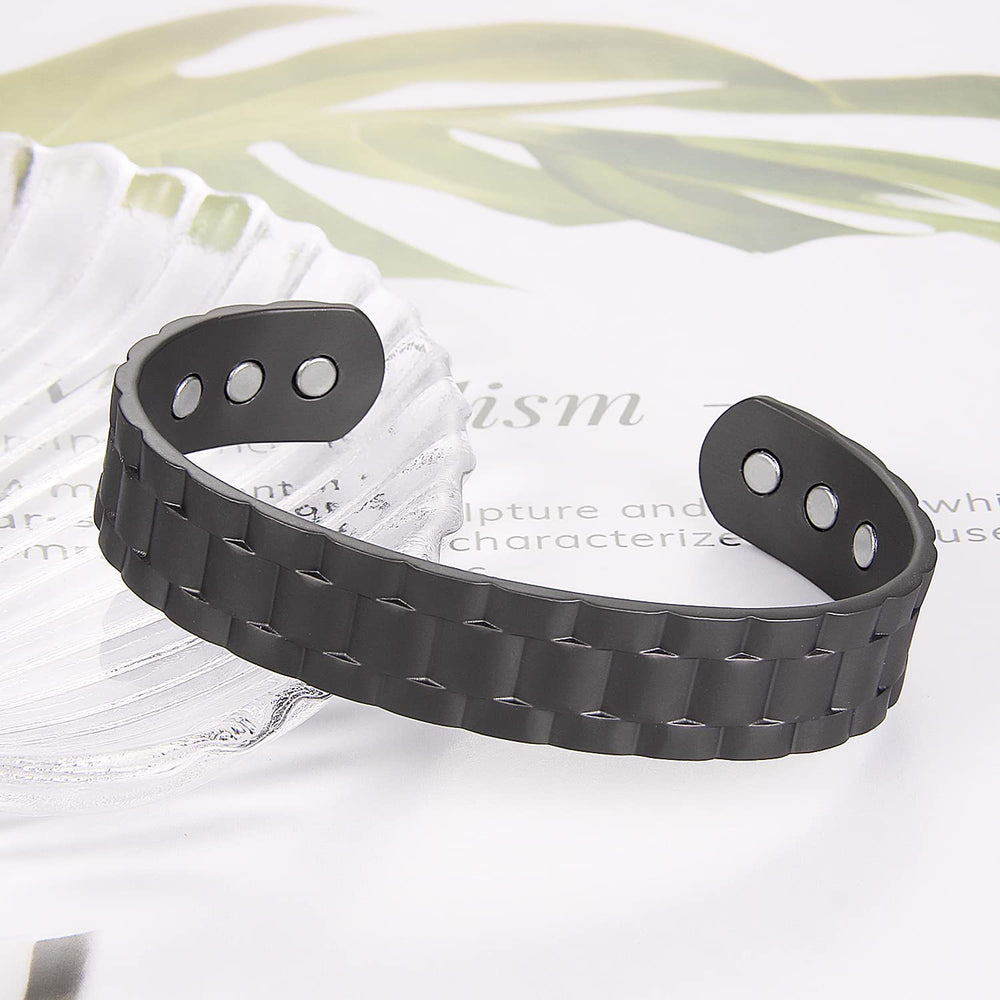 Earth Therapy cuff unisex design suits versatile outfits