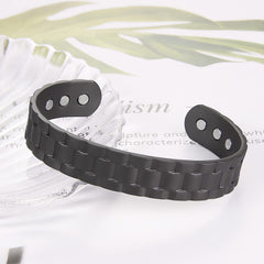 Earth Therapy cuff unisex design suits versatile outfits