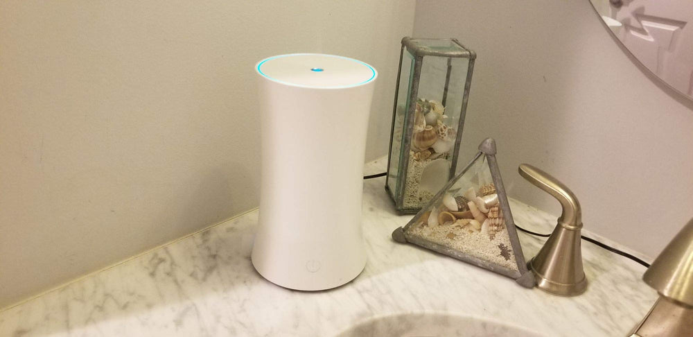 EcoGecko diffuser showing side plug design to prevent spills during refills