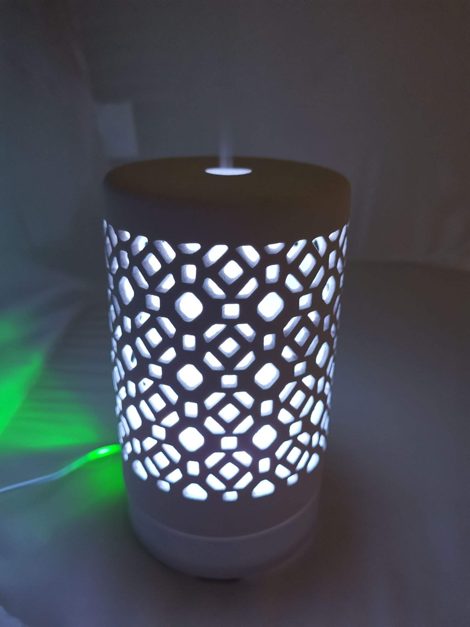 EcoGecko diffuser operates quietly at 35dB for peaceful relaxation.