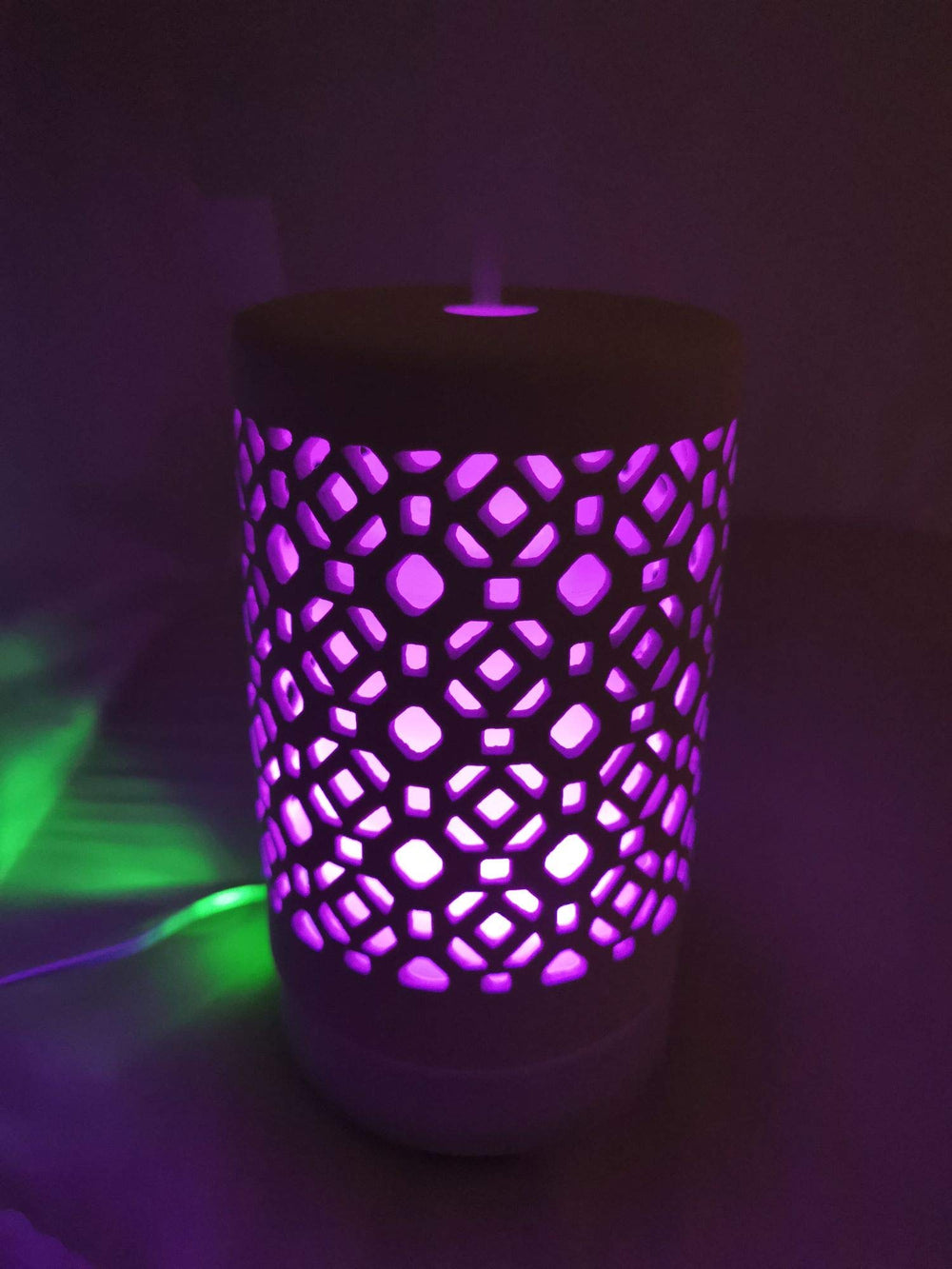 EcoGecko diffuser suitable for office, bedroom, or study spaces.