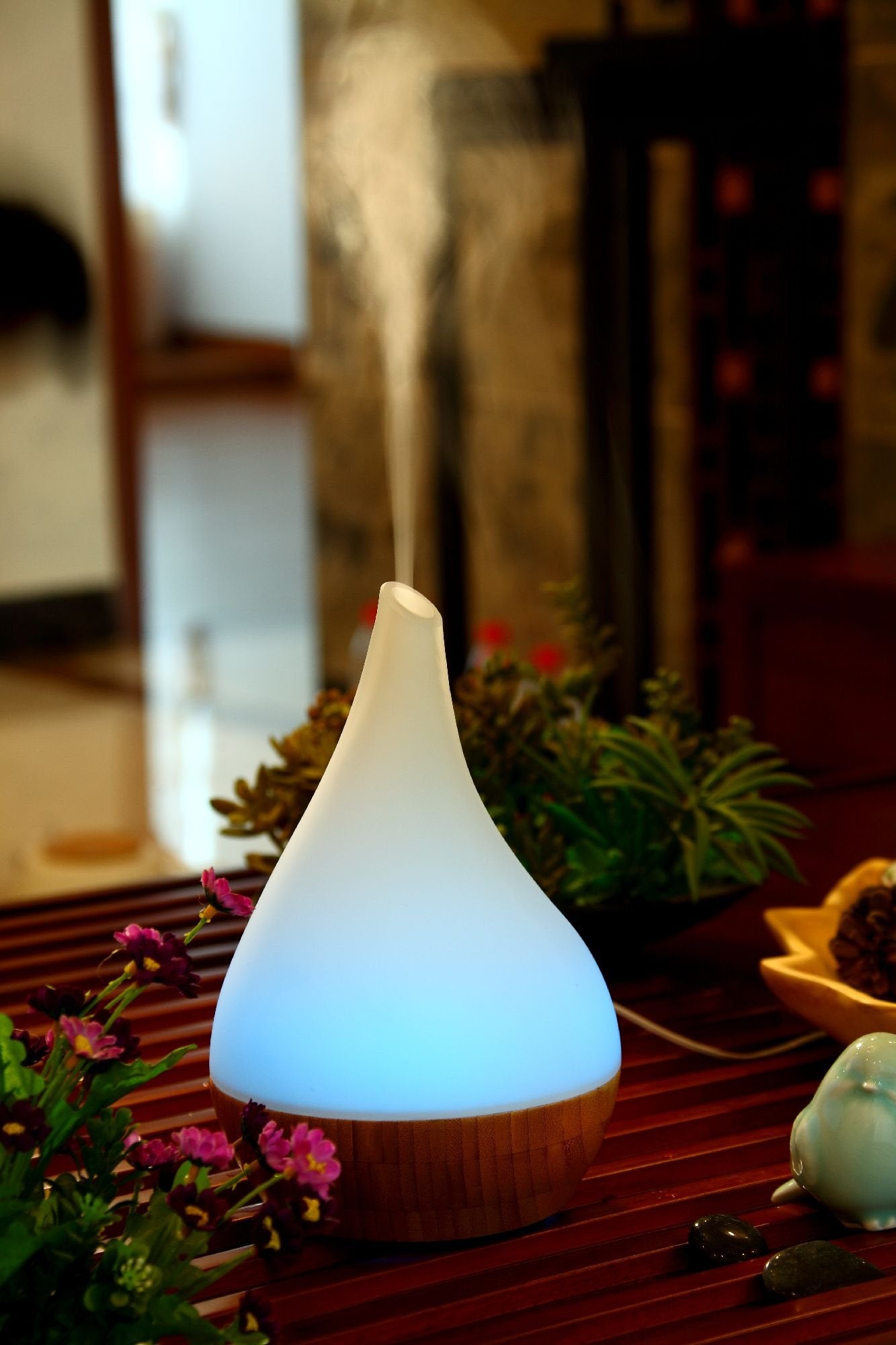 EcoGecko ultrasonic mist emits a quiet fragrance without heat