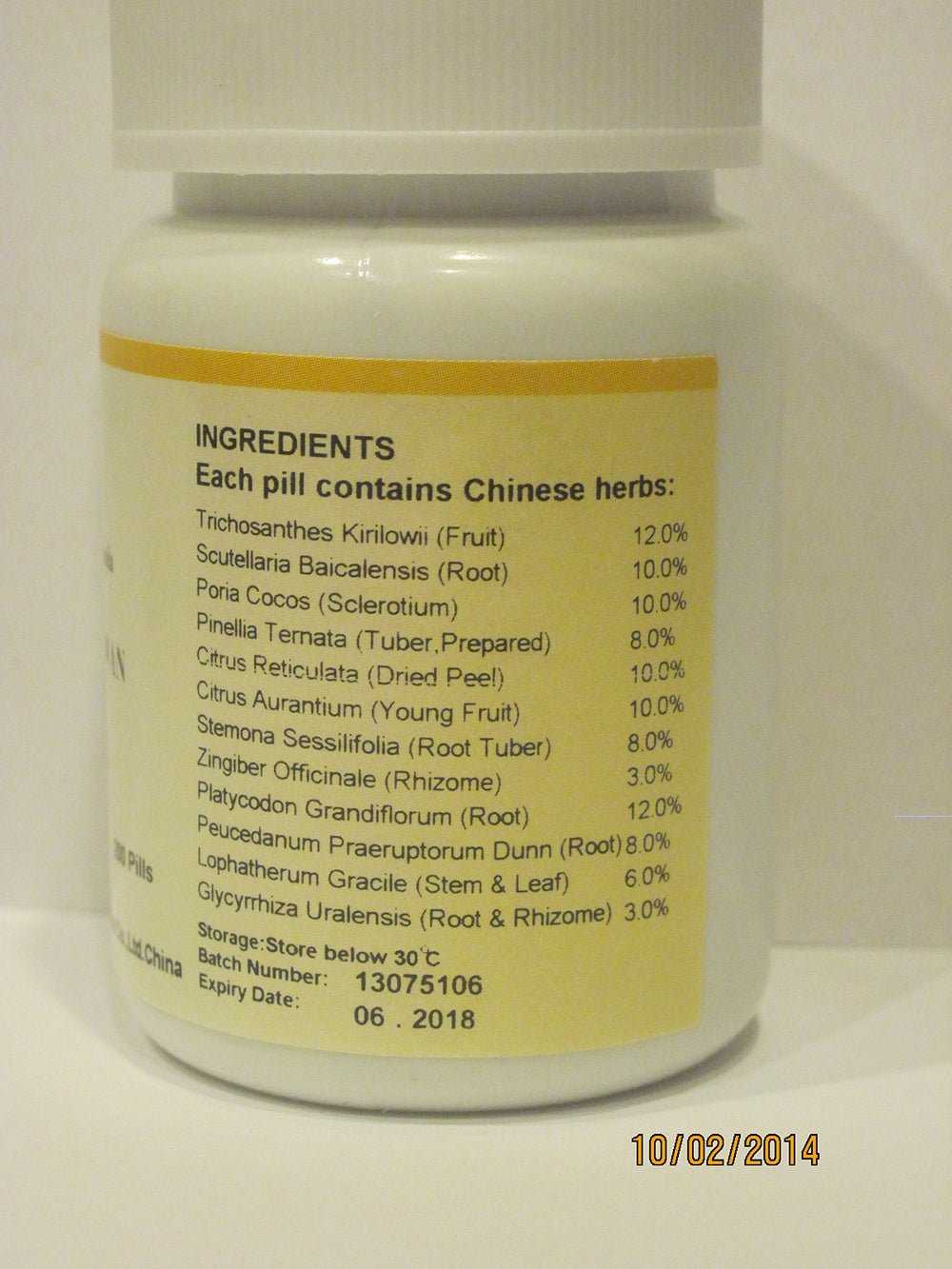 Close-up of E-Fong teapills inside the bottle for easy taking.