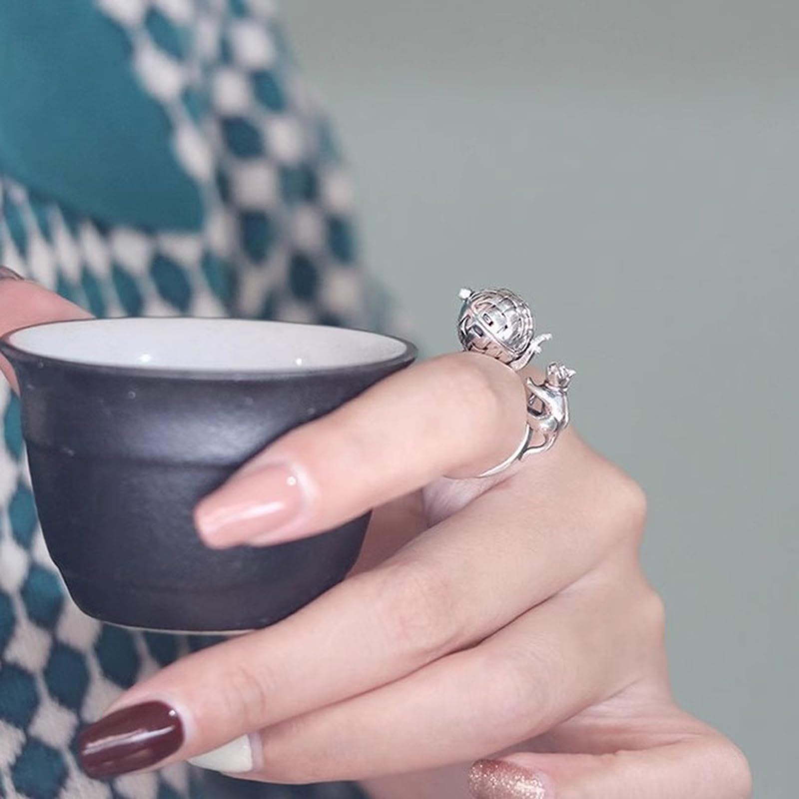 EINCORN diffuser ring on office desk creates calming workspace aroma