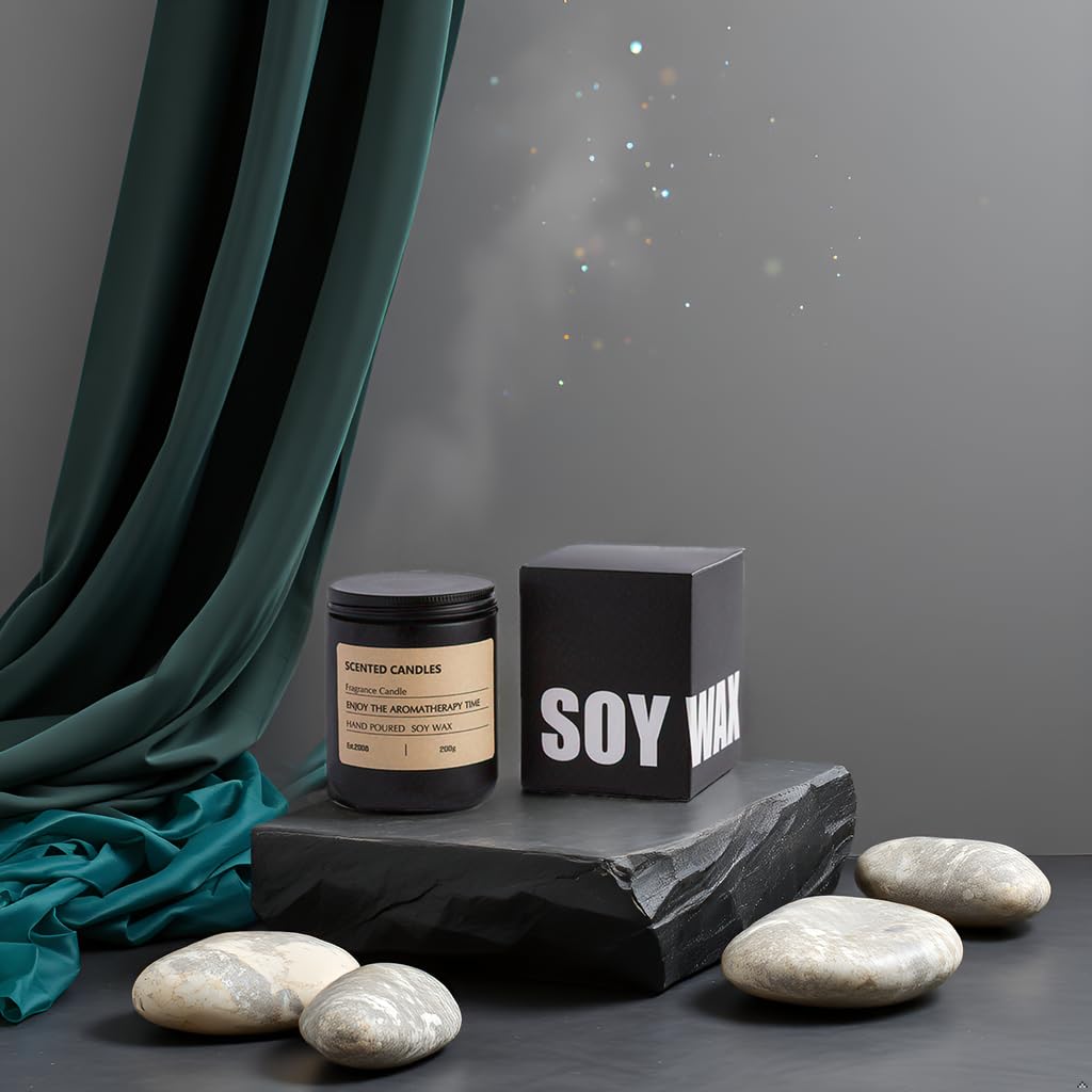 Glass jar design adds modern decor touch to Elichingse candle.