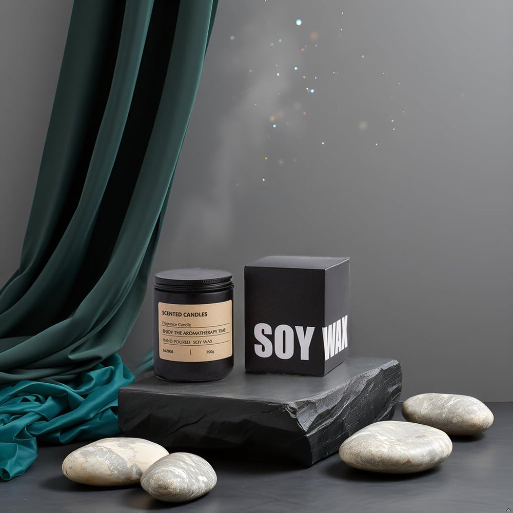 Glass jar design adds modern decor touch to Elichingse candle.