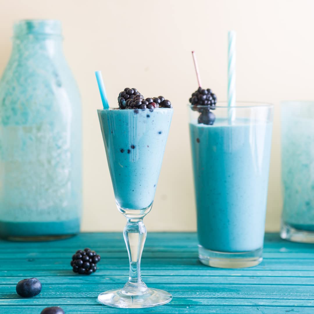 Smoothie with Ellie's Best blue spirulina powder and fruits.