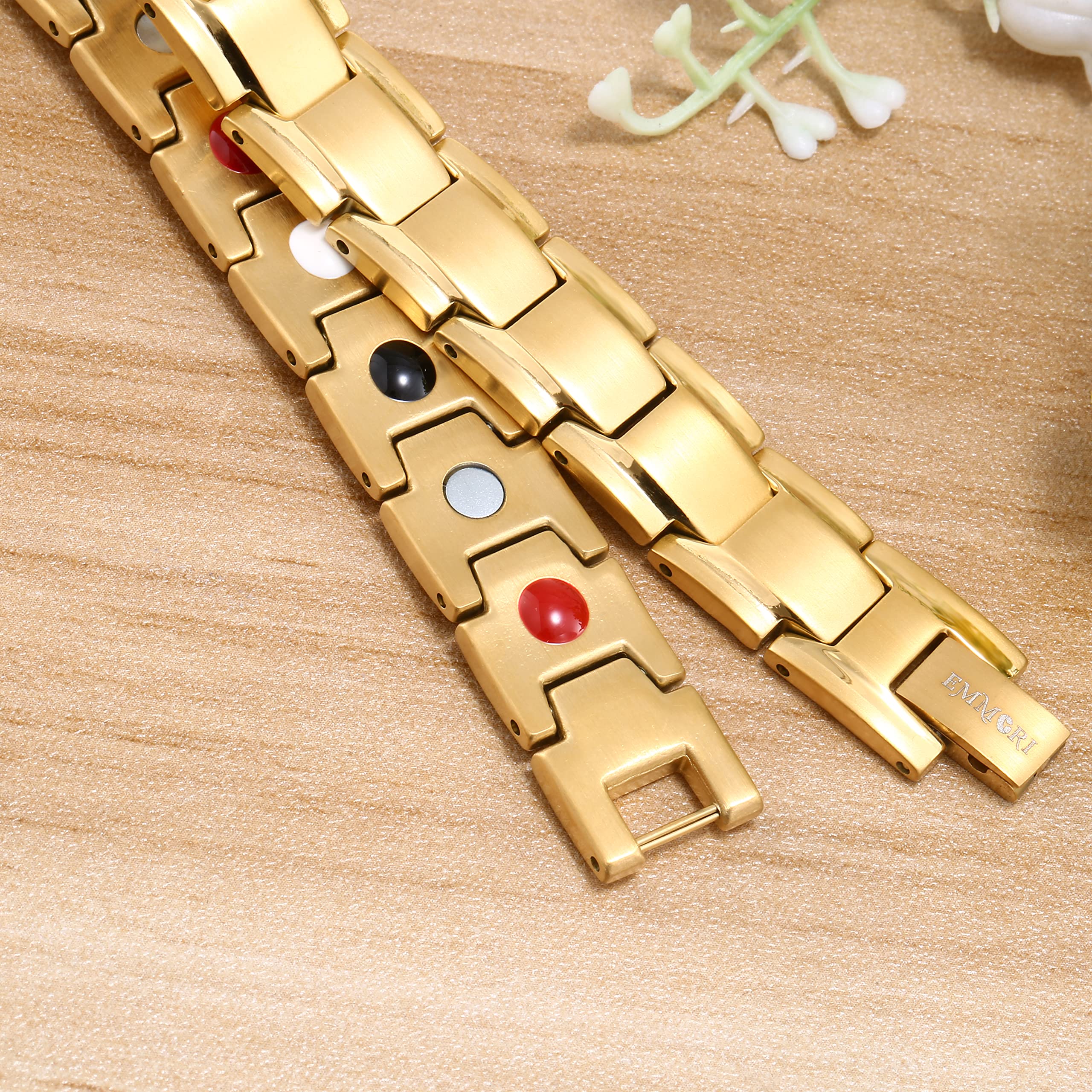 Emmori gold lifestyle shot, versatile look for men and women.