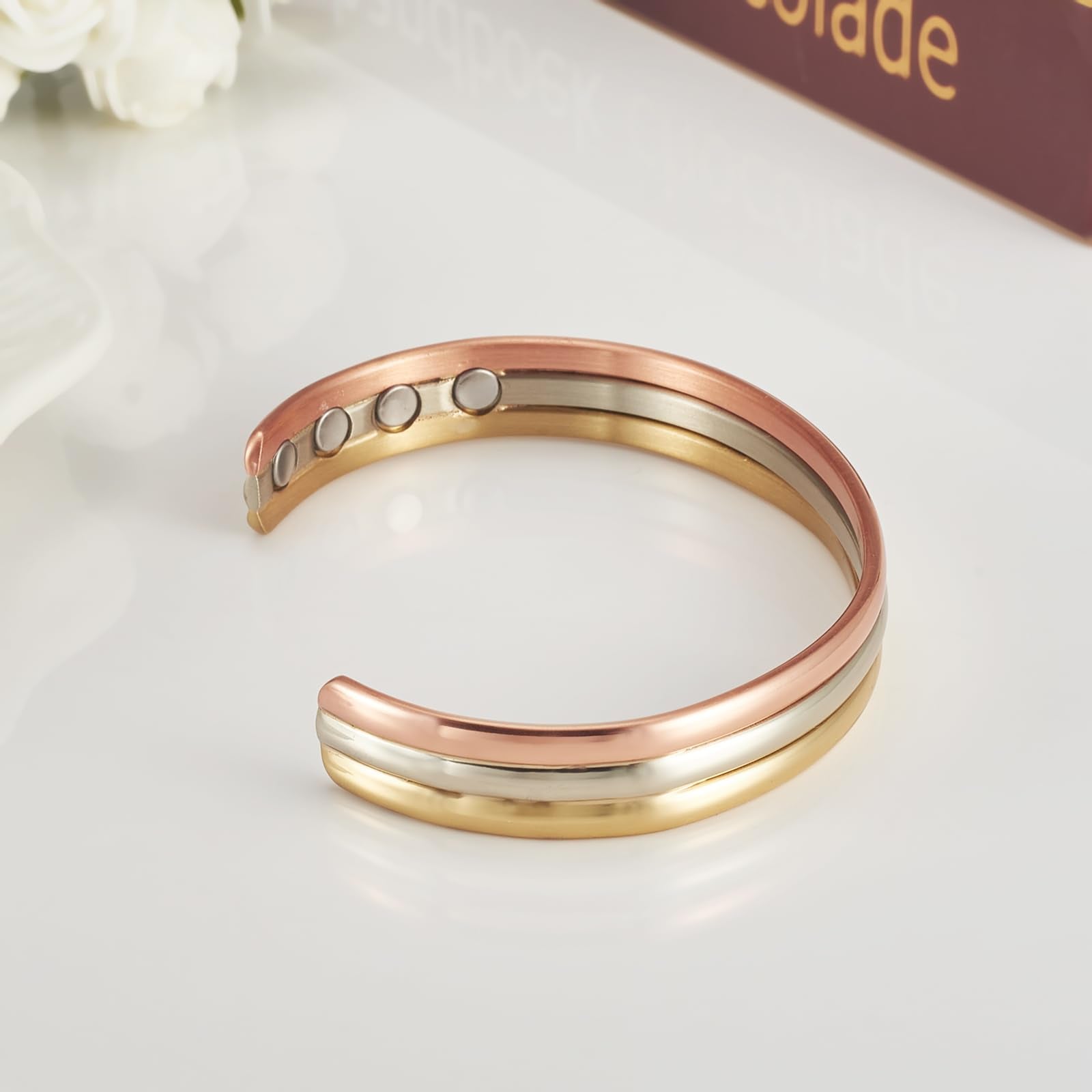 EnerCoppeX bracelet with adjustable length offers a customizable fit.