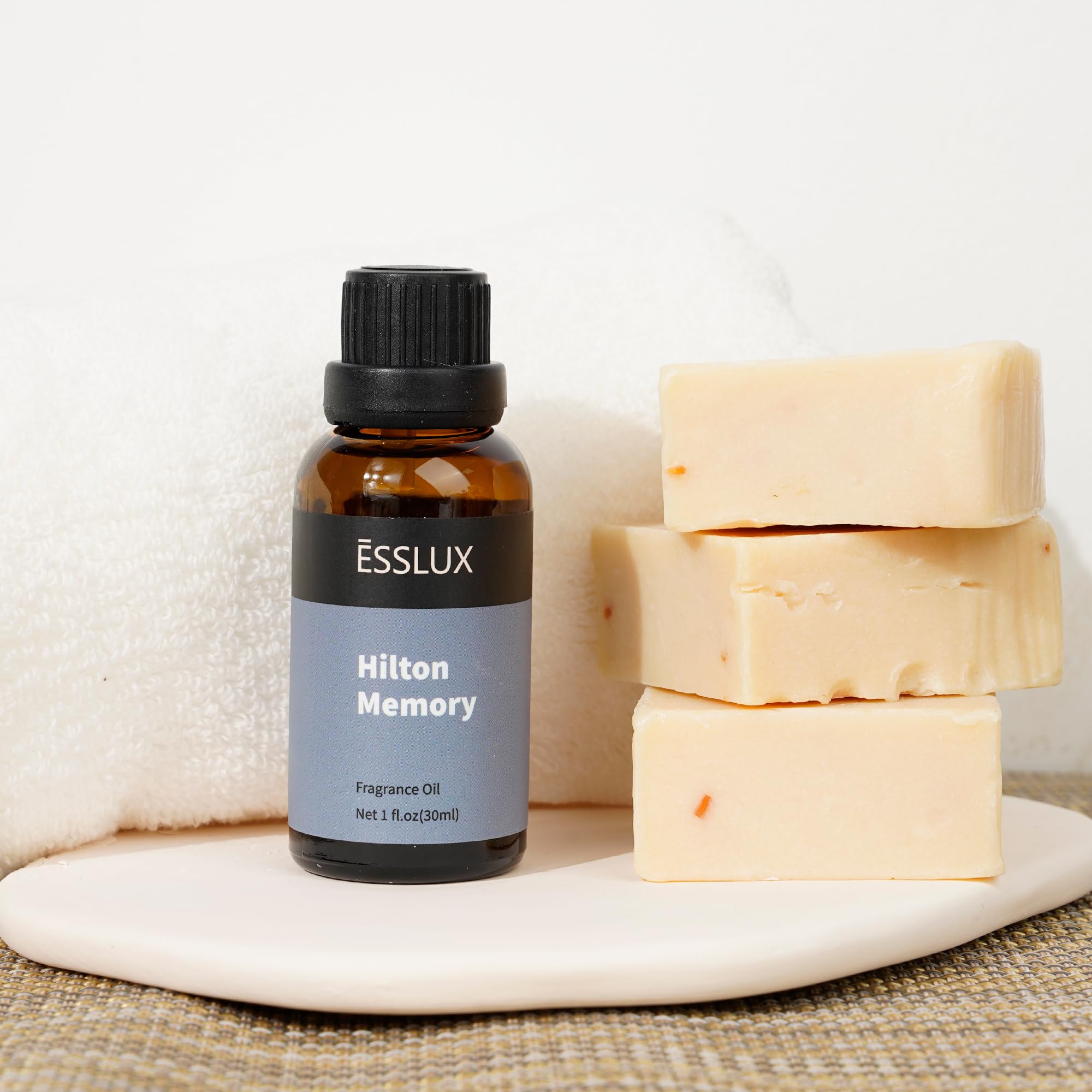 ESSLux Hilton Memory storage bottle ensures precise dosing for consistent use.