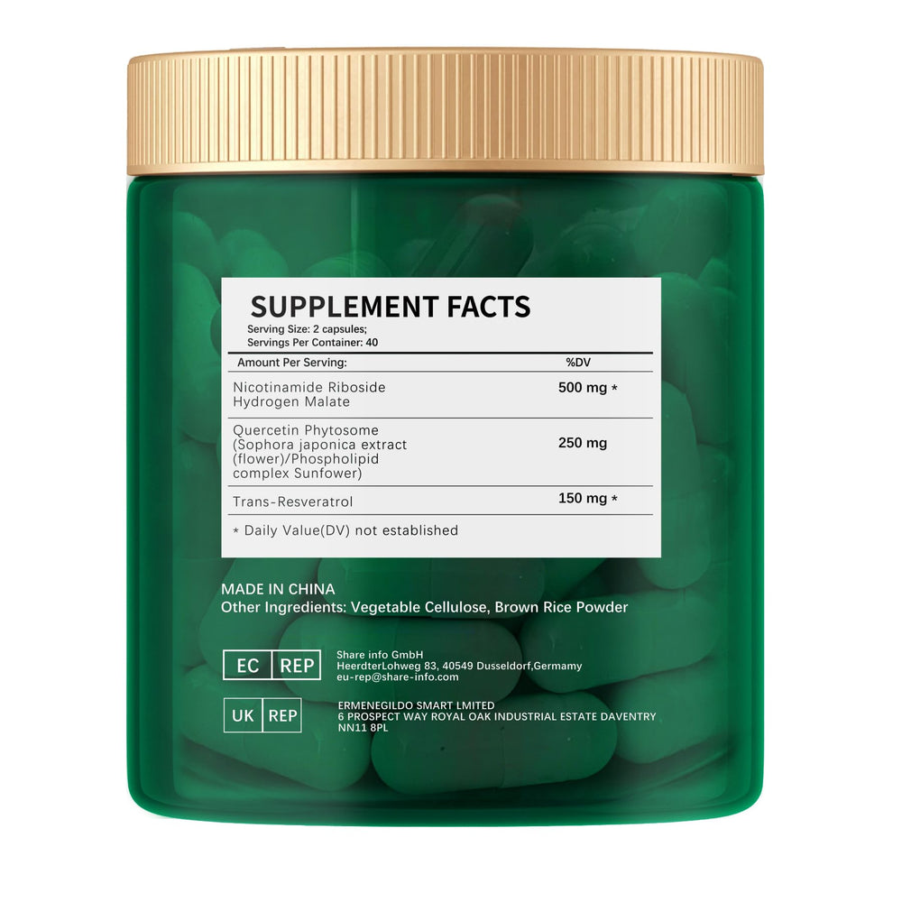 ESUNM NAD+ capsules close-up emphasizing liposomal delivery.