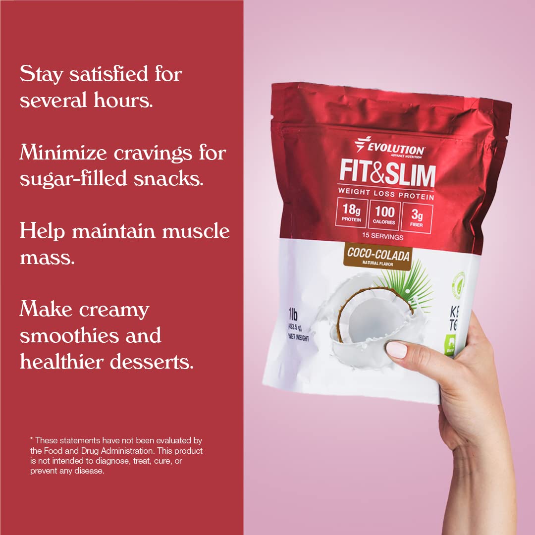 Pouring Evolution Advance Fit and Slim Blend into a glass for a creamy shake.