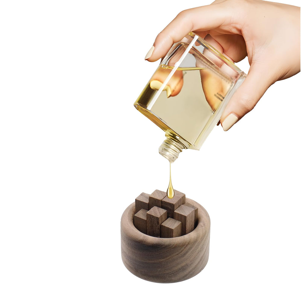 FarBoat car diffuser image demonstrates portable aromatherapy during drives.