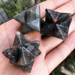 Favoramulet packaged Merkaba star on display suggesting safe protection and gifting.