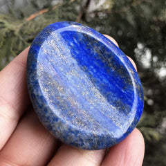 Favoramulet pocket stone lapis lazuli promotes calm energy for daily anxiety relief.
