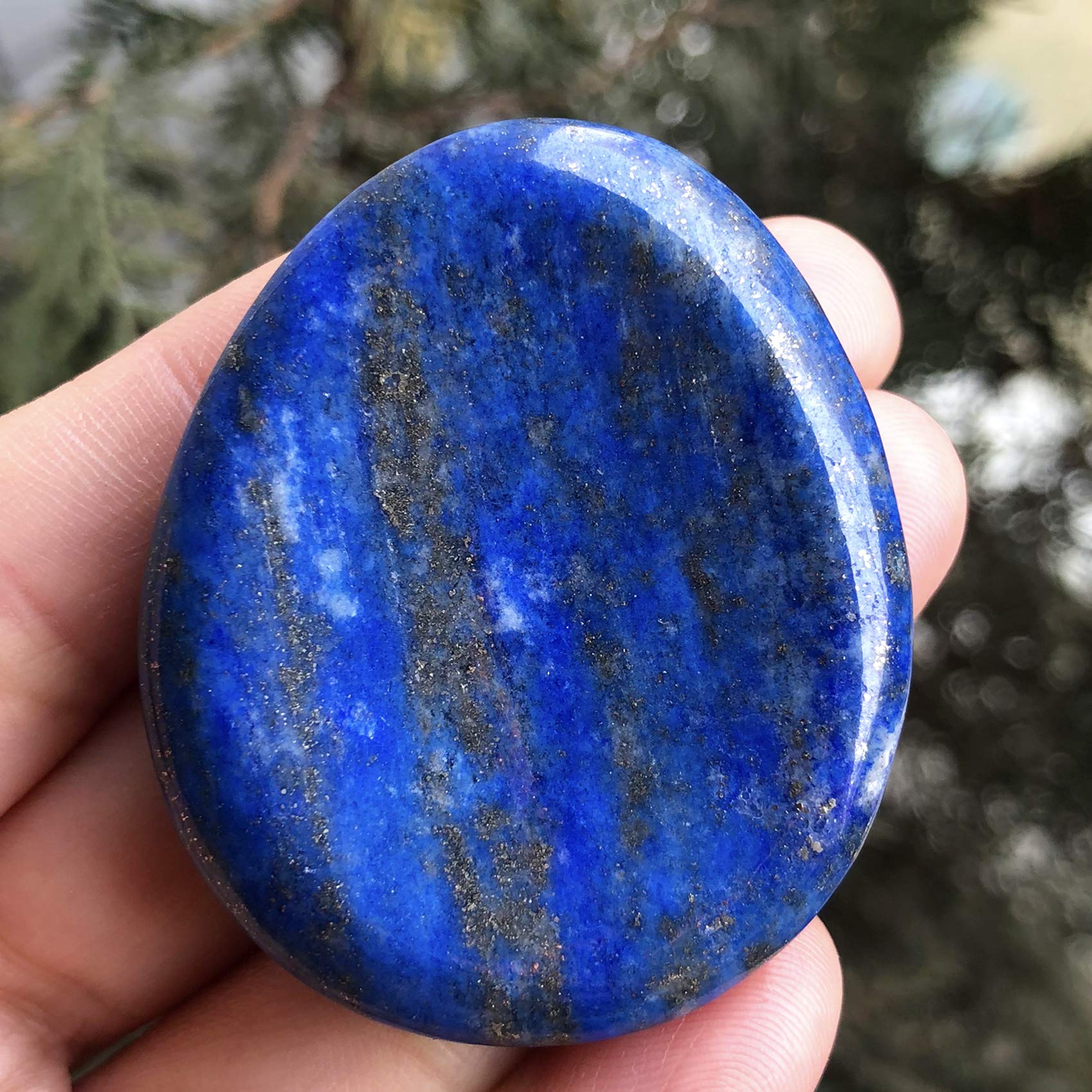 Favoramulet teardrop pocket stone lapis lazuli aids focus during meditation.