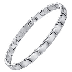 Feraco magnetic bracelet for women in silver, close-up with polished finish