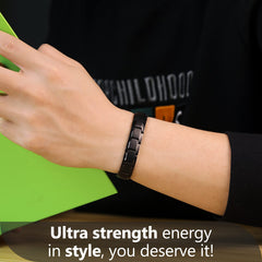 Feraco adjustable bracelet showing secure clasp for all-day wear.