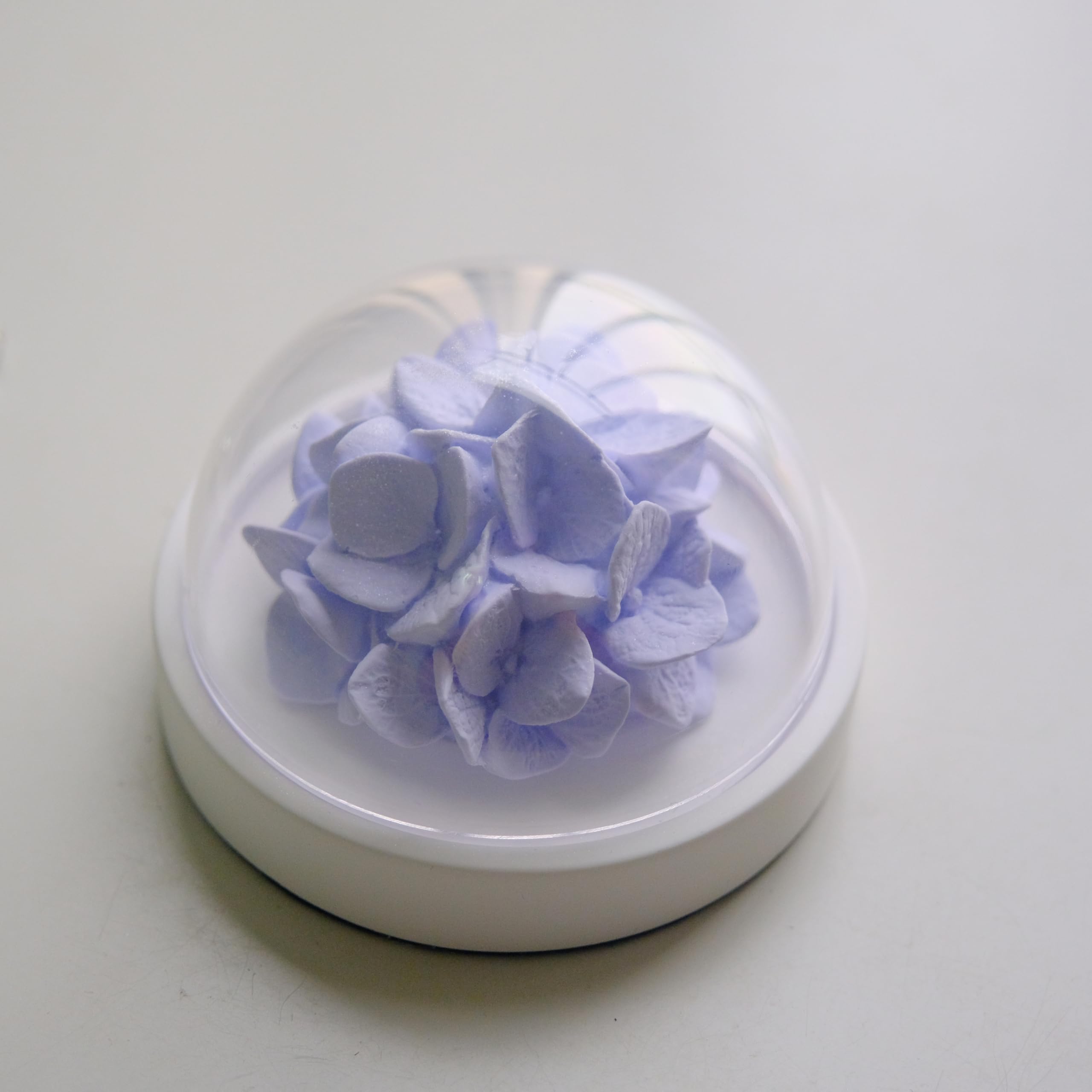 FLCSIed desk decor diffuser provides a gentle scent for home or office.
