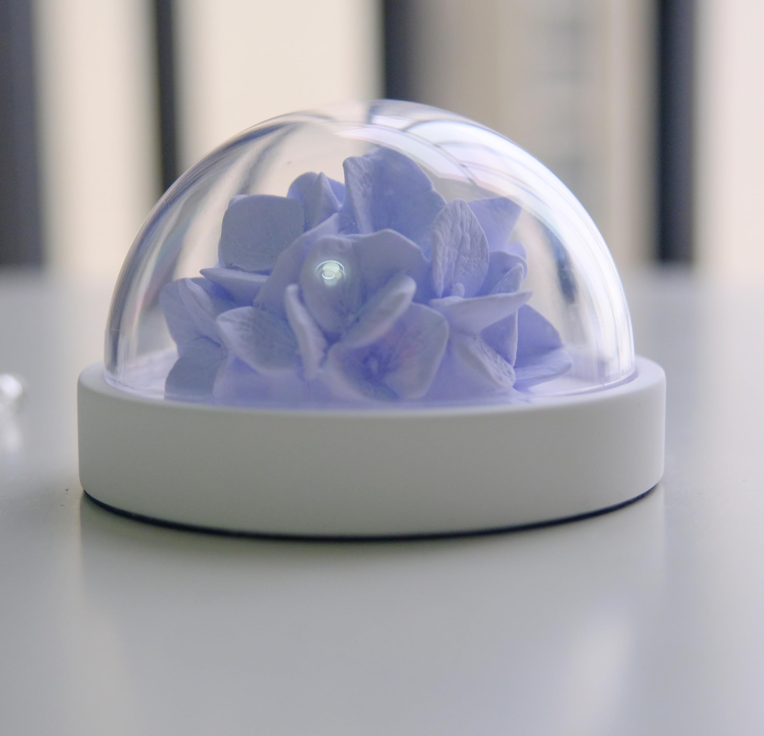 FLCSIed small-room aromatherapy diffuser ideal for desks or bedside tables.