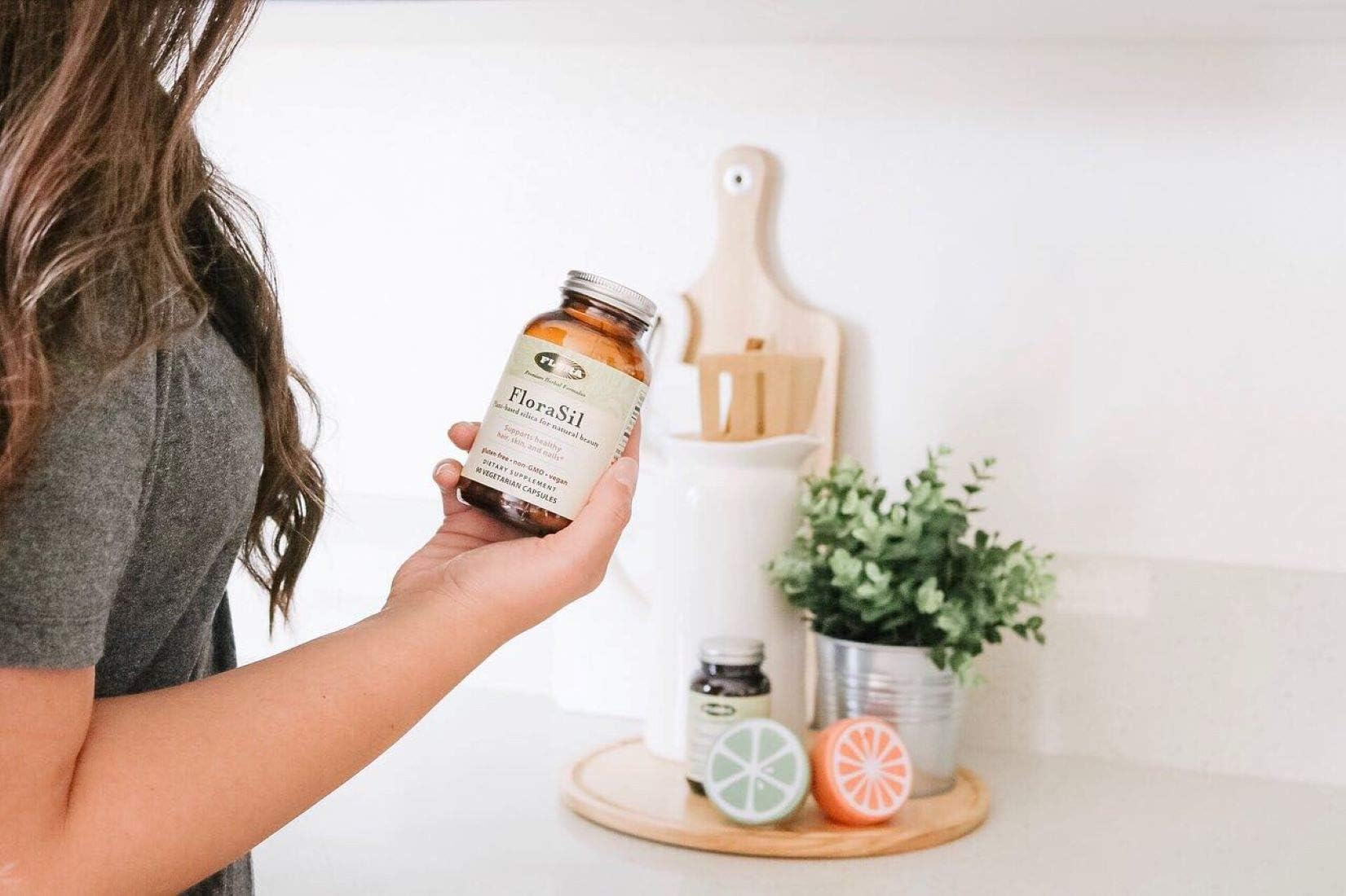 FloraSil 90-capsule bottle with 30-day supply design.