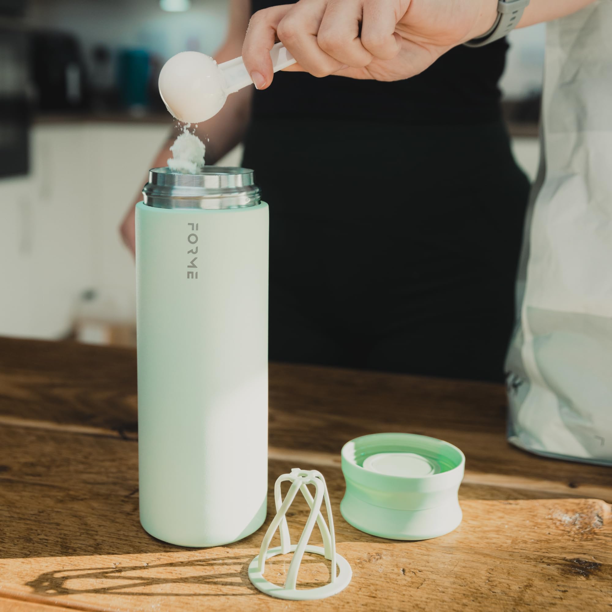FORME Blender Shaker Sea Mist bottle open lid for smooth pouring