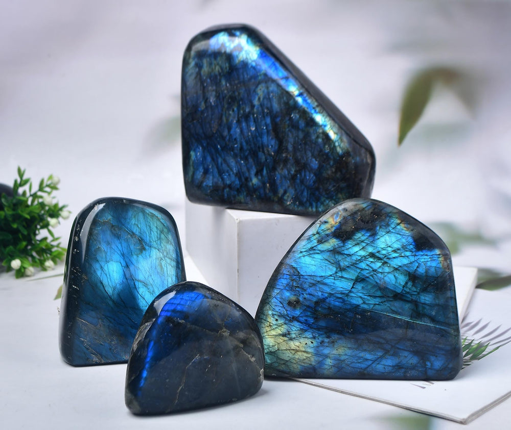 FZBHRO Labradorite slab makes a stylish gift for crystal lovers.