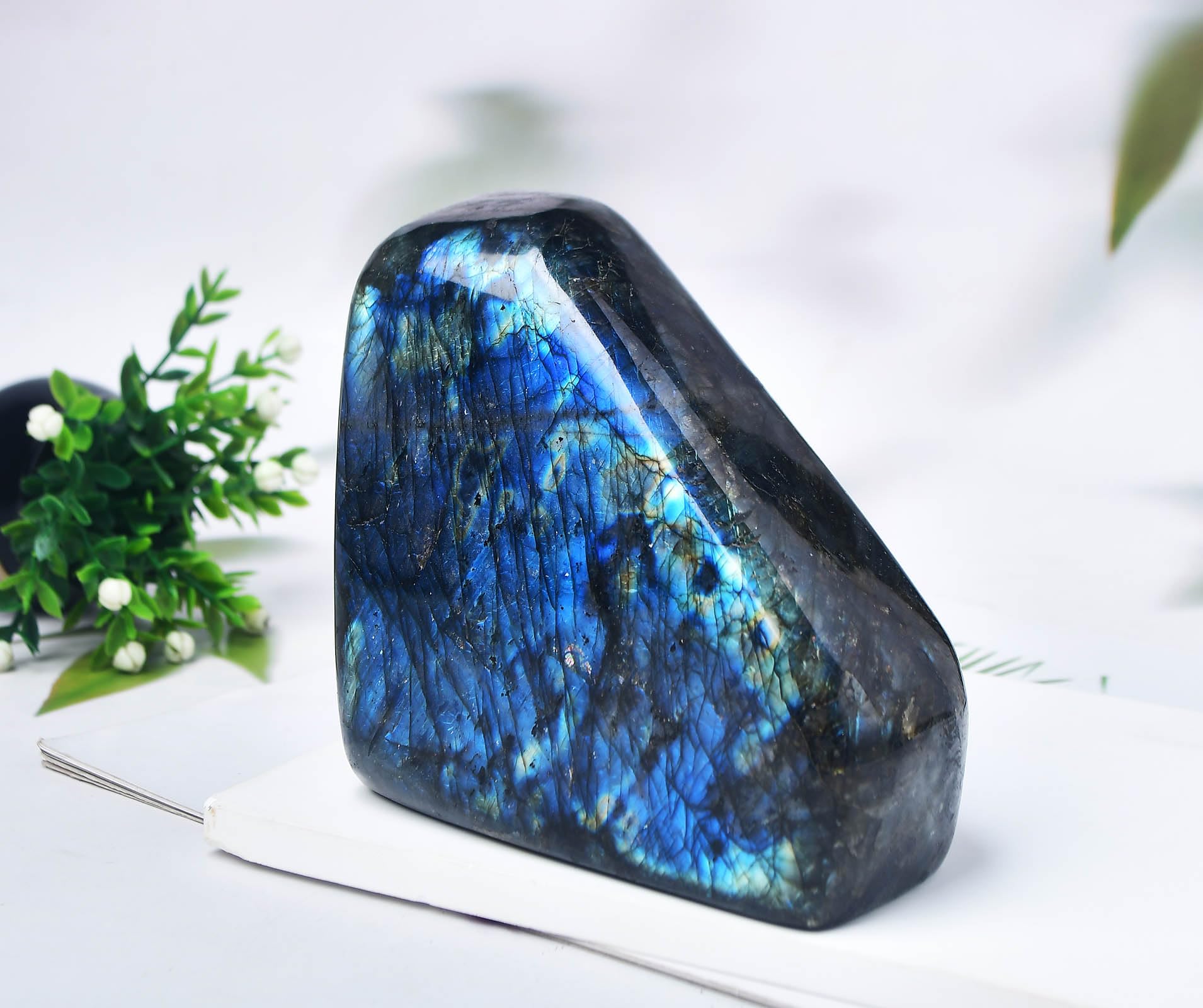 FZBHRO Labradorite slab heavy display block evokes grounded ambiance.