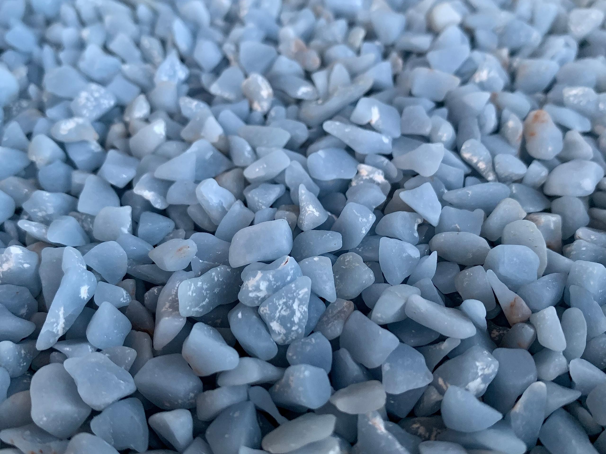 GAF TREASURES Angelite chips for orgonite production and decorative inlays.