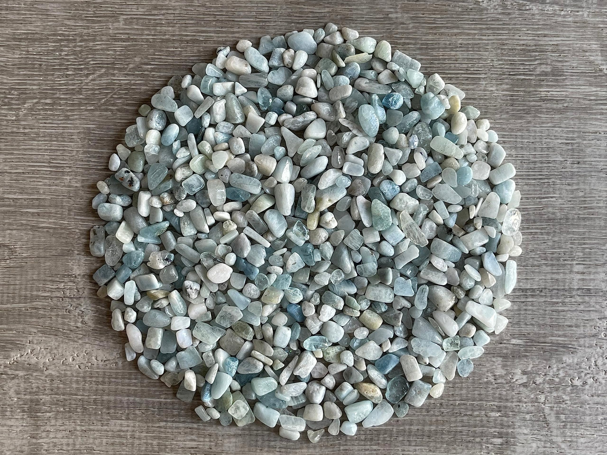 GAF Treasures aquamarine chips 4–12 mm for crafts and decor.