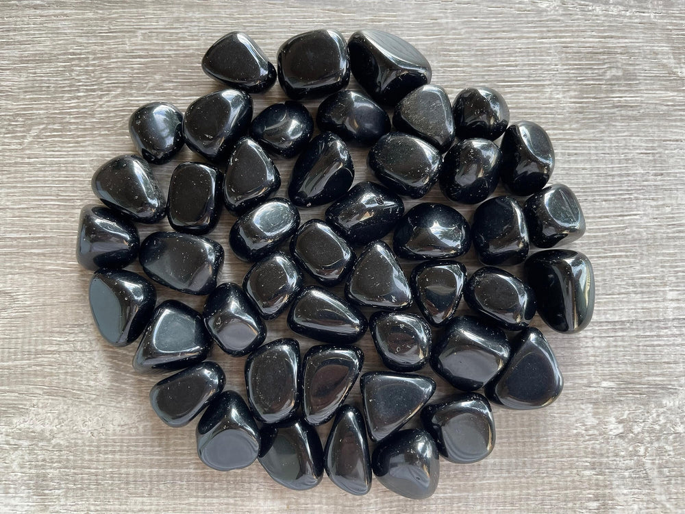 Close-up of glossy GAF TREASURES Black Obsidian surfaces highlighting natural gloss and luster.