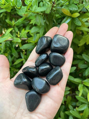 GAF TREASURES black tourmaline close-up highlights natural shine ideal for meditation.