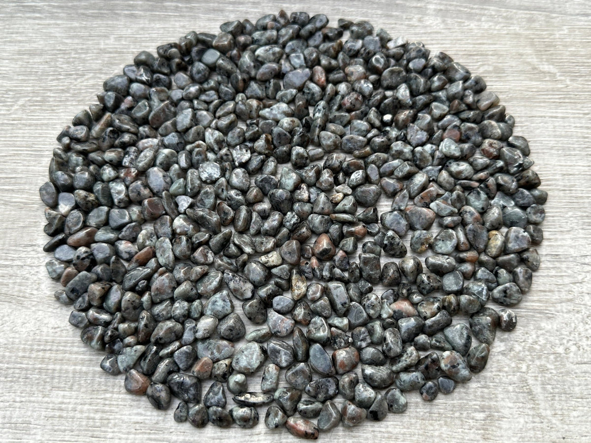 GAF TREASURES Flame gemstone chips 5–12mm for jewelry and art projects.