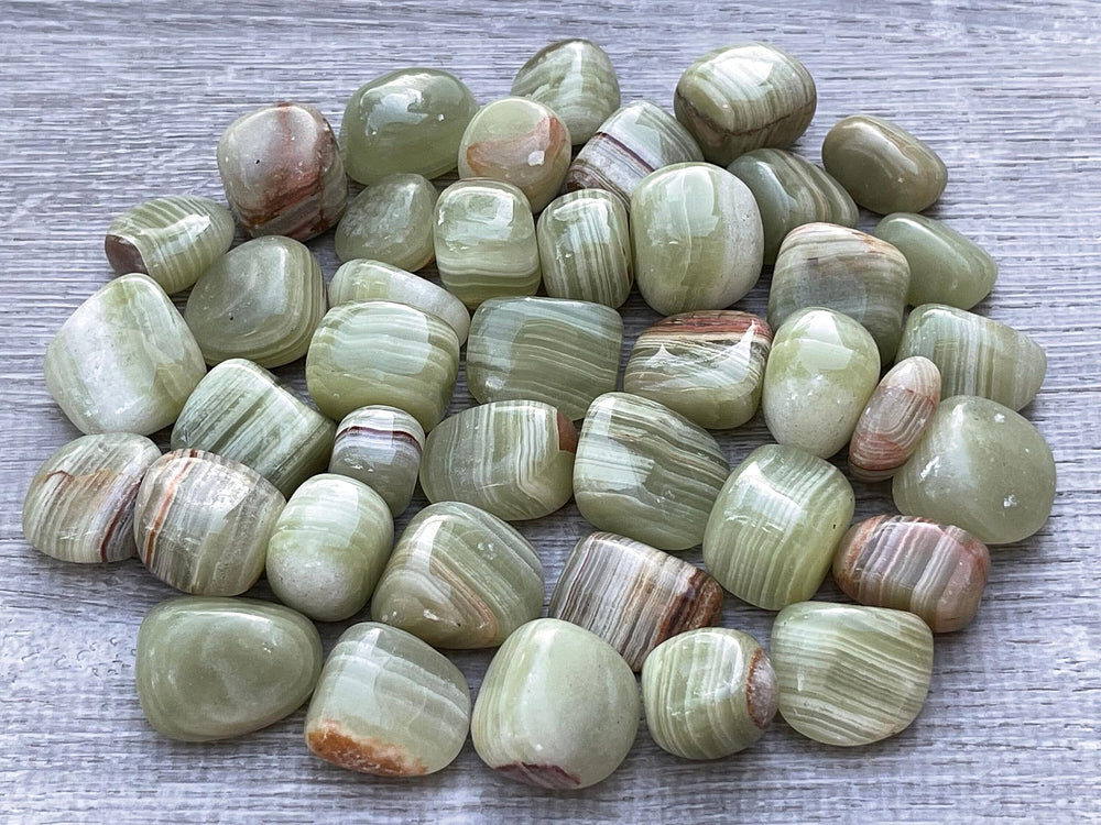 GAF TREASURES Green Onyx close-up shows banded opaque layers
