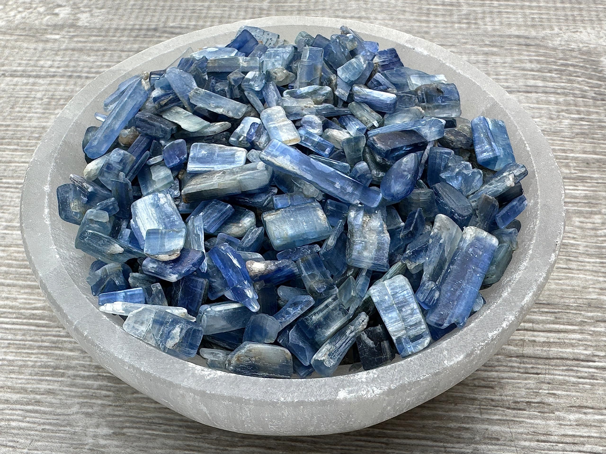 GAF TREASURES blue kyanite chips in plant substrates and terrariums