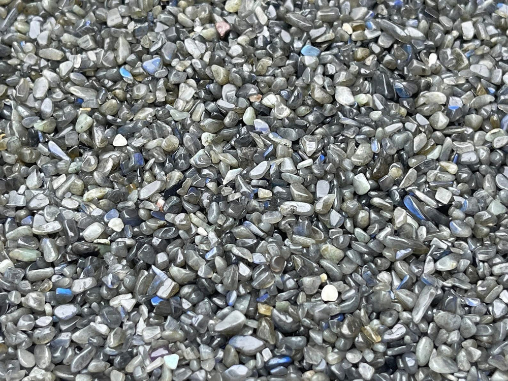 GAF TREASURES Labradorite Black chips close-up with iridescent sheen for jewelry and crafts.